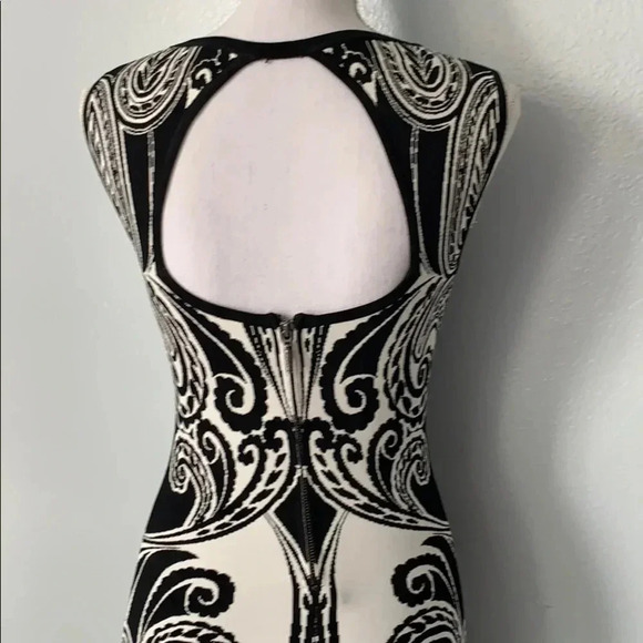 NWOT Guess Small Bodycon Dress - Picture 5 of 9